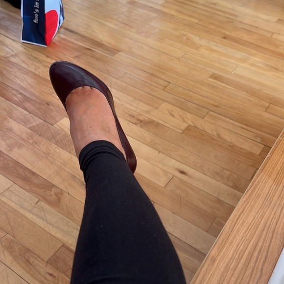 Plum colored Christian Louboutin pumps. Rounded toe very comfortable size 38. - Picture 5 of 5